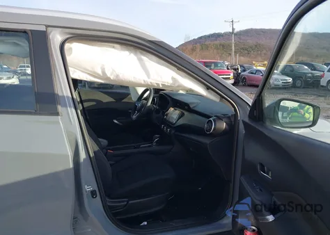 2023 Nissan Kicks Sv Xtronic Cvt z USA, uszkodzony, nr VIN 3N1CP5CV6PL563874